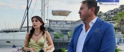 Erica Cassano conquista il pubblico dell'Hotel Riviera dei Fiori con “Duramadre” (Video) Erica Cassano conquista il pubblico dell'Hotel Riviera dei Fiori con “Duramadre” (Video)
