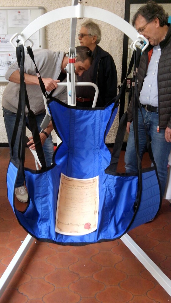 Diano Castello: i Lions donano un sollevatore elettrico per gli ospiti della casa di riposo Quaglia