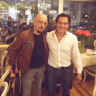 Sanremo: prima dello show al Roof Garden del Casinò, Enrico Ruggeri si è concesso una cena argentina al Buena Vista Sanremo: prima dello show al Roof Garden del Casinò, Enrico Ruggeri si è concesso una cena argentina al Buena Vista