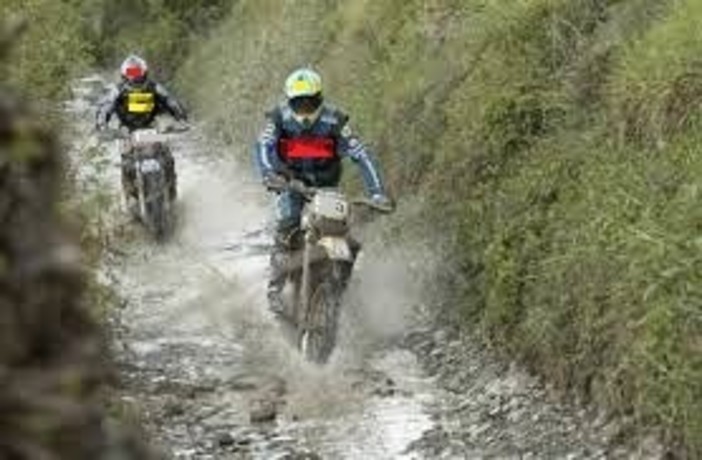 Multe ai motociclisti che praticano Enduro nell'entroterra, Eremita: "Era ora"