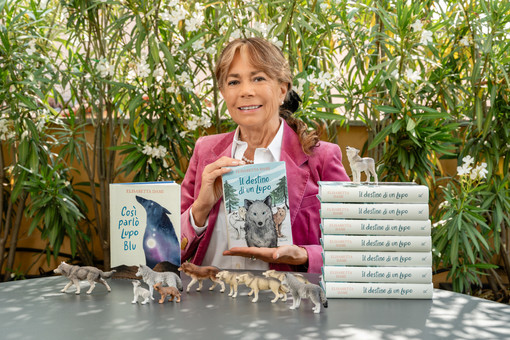 La creatrice di Geronimo Stilton in riviera: Elisabetta Dami con i bambini di Bordighera e San Lorenzo Al Mare