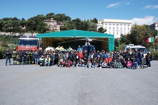 Imperia: esercitazione e visita dei mezzi della Protezione Civile per alcune scuole della città