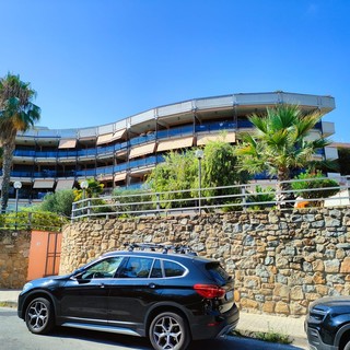 Sanremo: condominio in via Panizzi lasciato senza bidoni della spazzatura, i residenti "Devono trovare una soluzione, non sappiamo come gestire i rifiuti" (Foto) Sanremo: condominio in via Panizzi lasciato senza bidoni della spazzatura, i residenti "Devono trovare una soluzione, non sappiamo come gestire i rifiuti" (Foto)