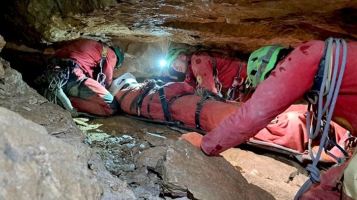 Soccorso Alpino e Speleologico: esercitazione congiunta Piemonte-Liguria nella grotta di Piaggia Bella a Briga Alba Soccorso Alpino e Speleologico: esercitazione congiunta Piemonte-Liguria nella grotta di Piaggia Bella a Briga Alba