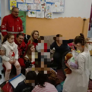 La Croce Rossa di Taggia dona giocattoli e caramelle ai bimbi ospiti della casa di accoglienza ‘Il miracolo della vita’