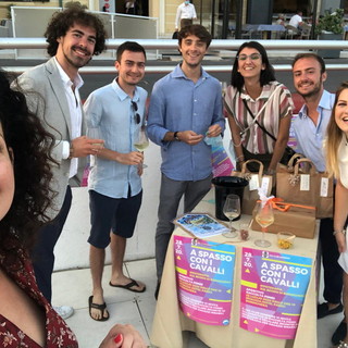 Successo per la serata del Leo Club Sanremo sulla spiaggia dell'Hotel Parigi a Bordighera (foto)