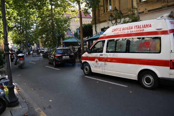 Sanremo: uomo dà in escandescenze e danneggia bar in corso Garibaldi