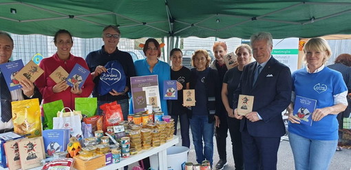 Ventimiglia: oggi al gattile, si è svolta la presentazione del libro di Roberto Centazzo 'Il libretto rosso dei pensieri di Miao' (foto) Ventimiglia: oggi al gattile, si è svolta la presentazione del libro di Roberto Centazzo 'Il libretto rosso dei pensieri di Miao' (foto)