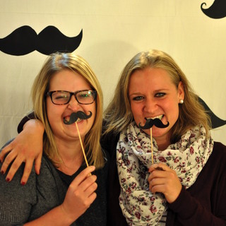 Sanremo: una rasatura per sostenere la ricerca contro il cancro alla prostata, successo per il primo evento Movember Sanremo: una rasatura per sostenere la ricerca contro il cancro alla prostata, successo per il primo evento Movember