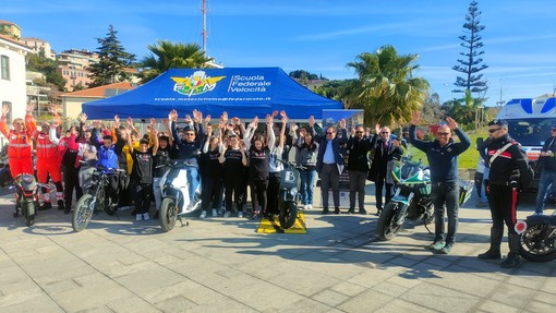 A Imperia gli studenti della Littardi sono andati a scuola di sicurezza stradale (foto e video) A Imperia gli studenti della Littardi sono andati a scuola di sicurezza stradale (foto e video)