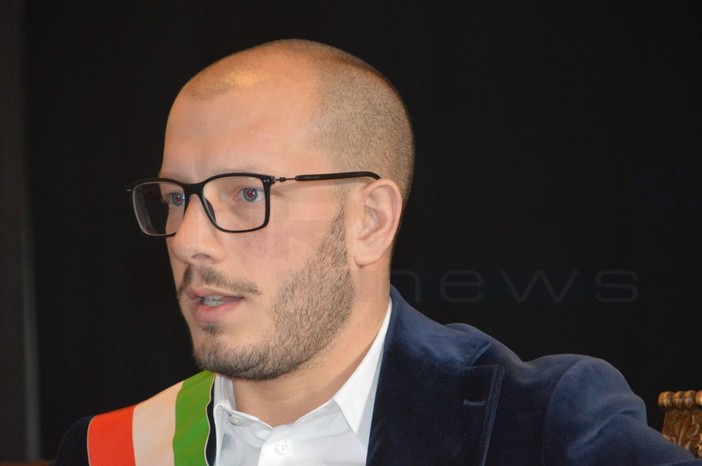 Ventimiglia: il Sindaco Ioculano accoglie la richiesta del comitato del quartiere Gianchette, “Chiederò al Prefetto i permessi per farli accedere al Campo Roja” Ventimiglia: il Sindaco Ioculano accoglie la richiesta del comitato del quartiere Gianchette, “Chiederò al Prefetto i permessi per farli accedere al Campo Roja”