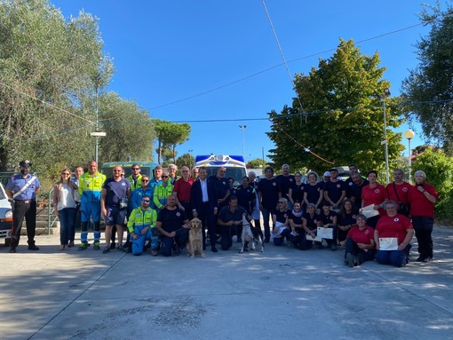 Terminata l'esercitazione con le unità cinofile a Pompeiana e Santo Stefano al Mare Terminata l'esercitazione con le unità cinofile a Pompeiana e Santo Stefano al Mare