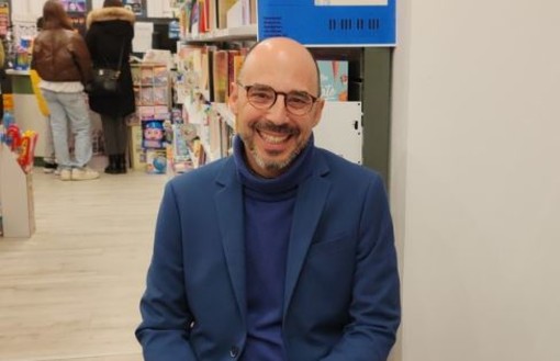 Lo scrittore Ettore De Franco presenta il libro 'Le consonanze dell’amore' alla Biblioteca Civica di Bordighera Lo scrittore Ettore De Franco presenta il libro 'Le consonanze dell’amore' alla Biblioteca Civica di Bordighera