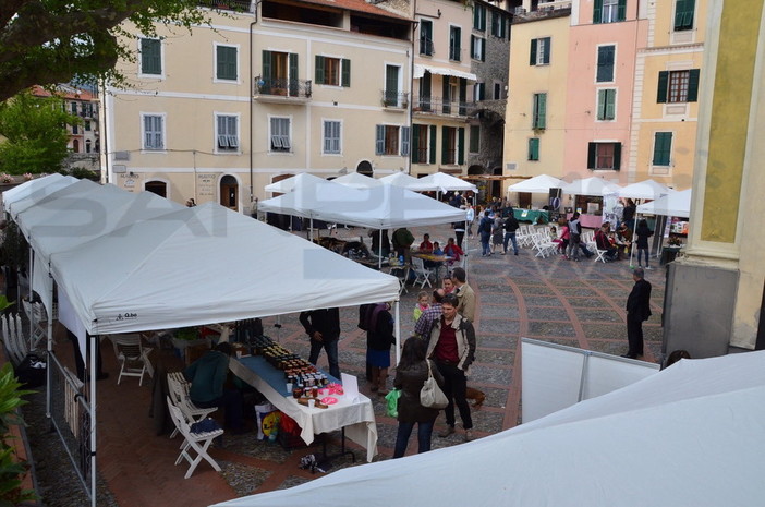 Dolceacqua: tutto pronto per Expo Val Nervia &amp; Carugi in Fiore, il programma completo