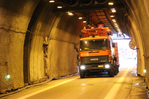 Chiuso da questa sera alle 21 alle 6 di domani il Tunnel del Tenda sulla strada statale 20 Chiuso da questa sera alle 21 alle 6 di domani il Tunnel del Tenda sulla strada statale 20
