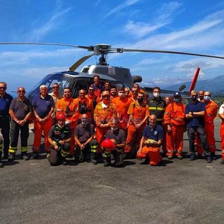 Bordighera: elicottero in azione su Monte Nero per l'esercitazione antincendio con Vigili del Fuoco e Protezione Civile (Foto e video)