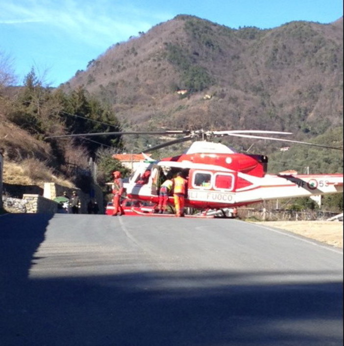 Ceriana: donna cade da un muretto in campagna, scattano i soccorsi ed arriva anche l'elicottero