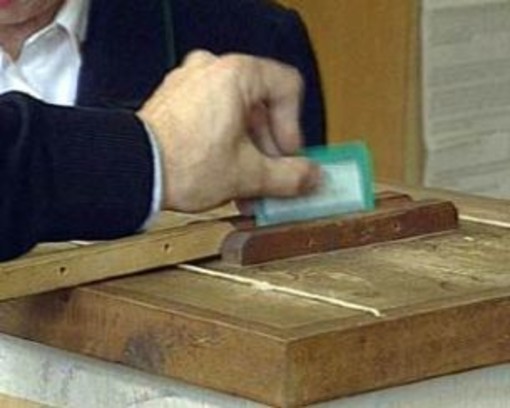 Elezioni: iniziano le strategie politiche, scambi di amministratori per i Comuni del ponente ? Elezioni: iniziano le strategie politiche, scambi di amministratori per i Comuni del ponente ?