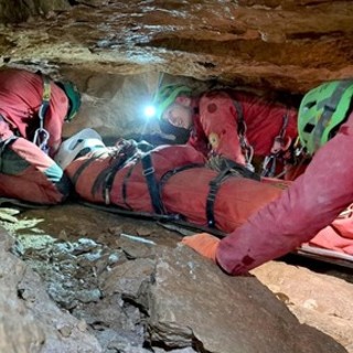 Soccorso Alpino e Speleologico: esercitazione congiunta Piemonte-Liguria nella grotta di Piaggia Bella a Briga Alba Soccorso Alpino e Speleologico: esercitazione congiunta Piemonte-Liguria nella grotta di Piaggia Bella a Briga Alba