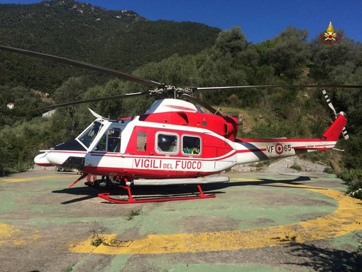 Ventimiglia: ripartito l'incendio nella zona della Mortola, Vigili del Fuoco al lavoro con l'elicottero