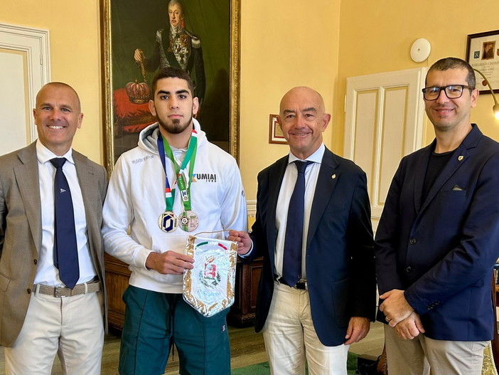 Il campione di judo Erik Semanjaku ricevuto in Comune a Sanremo