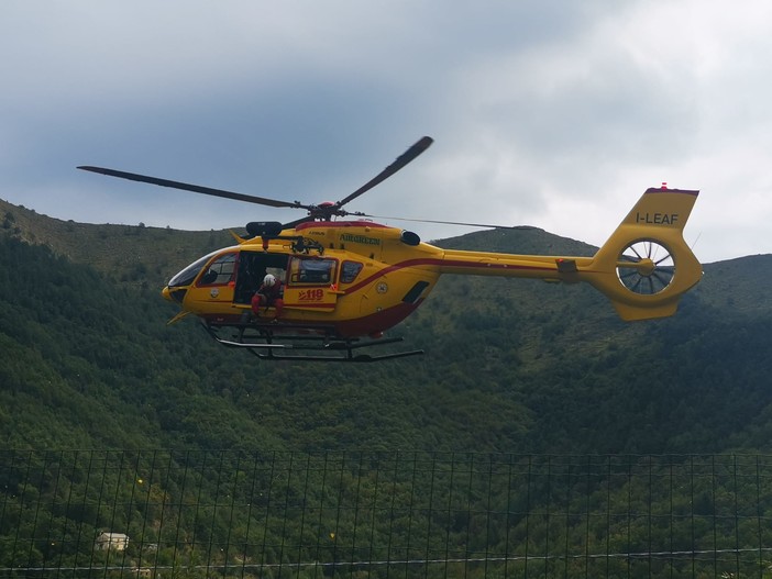 Elisoccorso a Carpasio per un anziano caduto mentre cercava funghi nel bosco