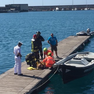 Imperia: stamani esercitazione di soccorso in mare della Guardia Costiera (FOTO e VIDEO) Imperia: stamani esercitazione di soccorso in mare della Guardia Costiera (FOTO e VIDEO)