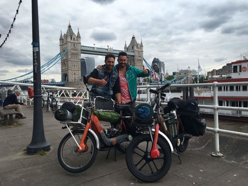 Ventimiglia: è arrivato a Londra a bordo di un motorino Ciao partito dalla città di confine il 14 luglio scorso (Video)