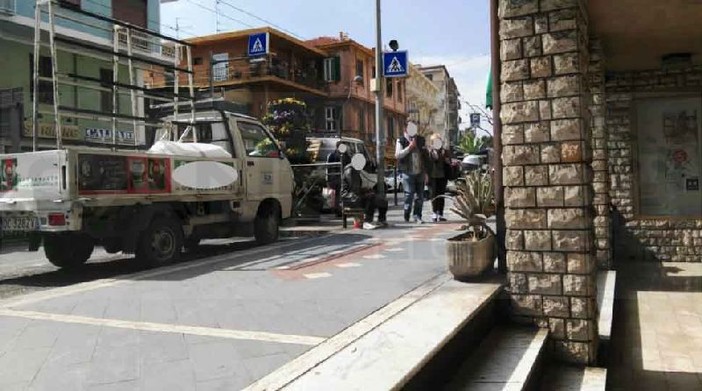 Sanremo: elemosinanti a San Martino davanti alle attività commerciali, “Negli ultimi giorni sono più insistenti ed entrano anche nei negozi”