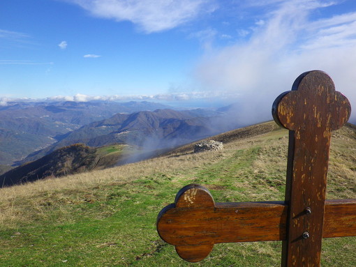 Una escursione al Monte Guardiabella per la 'Giornata dei Sentieri Liguria con le guide ambientali