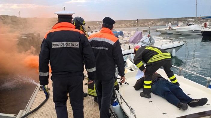 San Bartolomeo al Mare: questa mattina, esercitazione semestrale antincendio della Guardia Costiera San Bartolomeo al Mare: questa mattina, esercitazione semestrale antincendio della Guardia Costiera