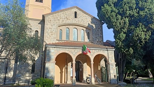 Bordighera: venerdì prossimo all'ex Chiesa Anglicana l'inaugurazione della mostra di Cesare Fenech Bordighera: venerdì prossimo all'ex Chiesa Anglicana l'inaugurazione della mostra di Cesare Fenech