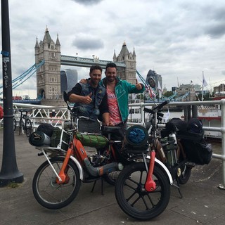 Ventimiglia: è arrivato a Londra a bordo di un motorino Ciao partito dalla città di confine il 14 luglio scorso (Video) Ventimiglia: è arrivato a Londra a bordo di un motorino Ciao partito dalla città di confine il 14 luglio scorso (Video)