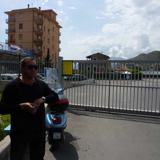 Vallecrosia: parcheggio Eurospin chiuso, lettore "Solo promesse e conseguenti disagi!" Vallecrosia: parcheggio Eurospin chiuso, lettore "Solo promesse e conseguenti disagi!"