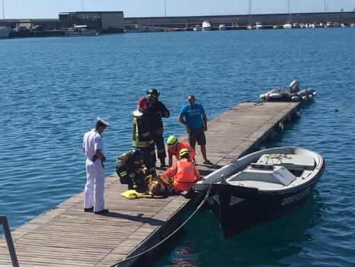 Imperia: stamani esercitazione di soccorso in mare della Guardia Costiera (FOTO e VIDEO) Imperia: stamani esercitazione di soccorso in mare della Guardia Costiera (FOTO e VIDEO)