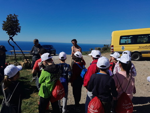 Escursione della 4A di Villa Scarsella nel SIC di Pompeiana SIC alla ricerca della lucertola ocellata (foto) Escursione della 4A di Villa Scarsella nel SIC di Pompeiana SIC alla ricerca della lucertola ocellata (foto)