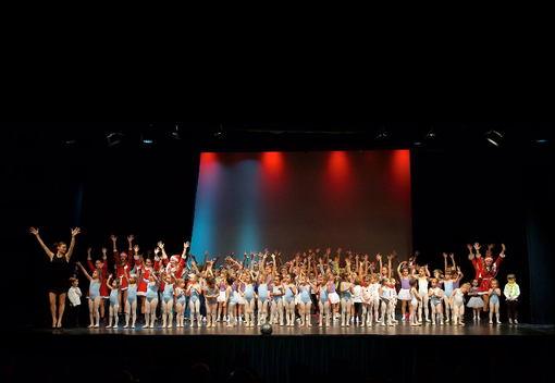 Bordighera: successo per la scuola di danza 'Emotion Dance' durante la serata di beneficenza della Spes Auser di Ventimiglia