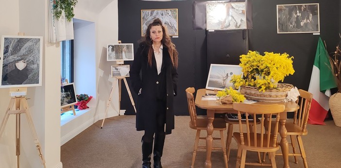 "Bordighera. Corpo, terra, luce": inaugurata l'esposizione d’arte fotografica di Chiara Mazzocchi (Foto)