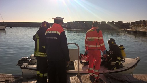 San Bartolomeo al Mare: stamattina esercitazione antincendio per la Guardia Costi San Bartolomeo al Mare: stamattina esercitazione antincendio per la Guardia Costi