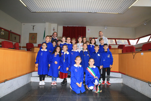 Amministrazione in rosa per il nuovo CCR delle scuole primarie di Taggia: Anna Smeraldo è il nuovo sindaco dei giovanissimi (Foto)