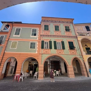 Camporosso rifà la facciata a edificio in piazza Garibaldi, Gibelli: "Intervento di valorizzazione del patrimonio storico locale" (Foto) Camporosso rifà la facciata a edificio in piazza Garibaldi, Gibelli: "Intervento di valorizzazione del patrimonio storico locale" (Foto)