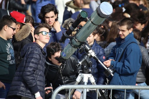 L'ultima eclisse solare vissuta a Sanremo nel 2015 L'ultima eclisse solare vissuta a Sanremo nel 2015