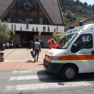 Ventimiglia: attivato questa mattina alla Chiesa di Sant'Antonio il presidio medico dell'Azienda Sanitaria Locale (Foto e Video)