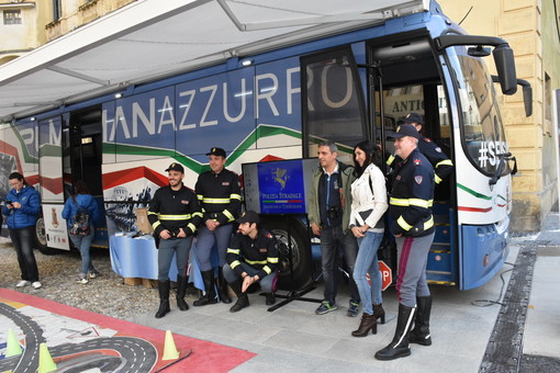 Festival di Sanremo: imparare fin da bambini la sicurezza stradale, in città l'iniziativa "Stop Look & Wave" Festival di Sanremo: imparare fin da bambini la sicurezza stradale, in città l'iniziativa "Stop Look & Wave"
