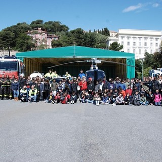 Imperia: esercitazione e visita dei mezzi della Protezione Civile per alcune scuole della città Imperia: esercitazione e visita dei mezzi della Protezione Civile per alcune scuole della città