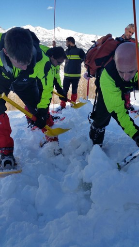 Triora: simulata la ricerca di alcuni dispersi sotto una valanga, esercitazione del gruppo SAF sulla neve di Monesi