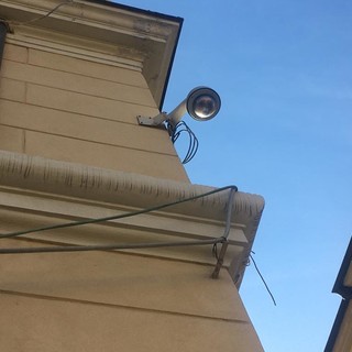 Imperia, continuano gli investimenti sulla videosorveglianza: lavori in corso per il collegamento tra tutte le telecamere cittadine