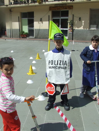 Badalucco: educazione stradale per le scuole, una lezione un po' diversa Badalucco: educazione stradale per le scuole, una lezione un po' diversa