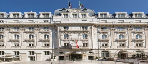 Le Classi dell’ Istituto Tecnico Turistico E. Fermi, in visita ad una struttura alberghiera di lusso a Nizza Le Classi dell’ Istituto Tecnico Turistico E. Fermi, in visita ad una struttura alberghiera di lusso a Nizza