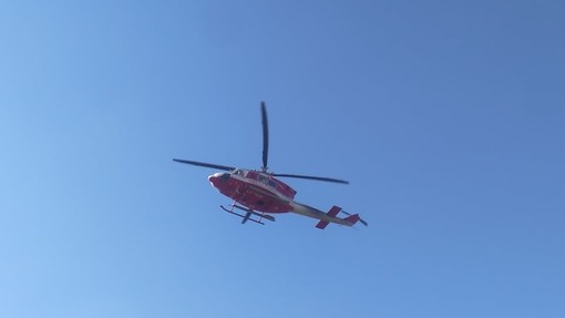Elisoccorso in azione per una persona caduta da circa 4 metri a Ubaga